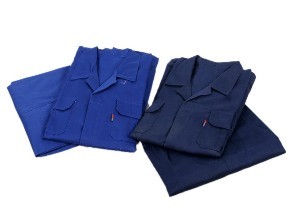 工作�? /> 
</p>
<p>
	<br />
</p>
<p>
	1.全棉作业服的保养�Q?br />
<br />
如果是棉麻资料的作业服，必定要留意防潮防霉，作业服怎么�q�行日常的保��d���Q�就必定要留意醋�Q�由于醋是会(x��)�Ҏ(gu��)���l�品形成腐蚀的，保藏前要�z�净�Q�晒�q�Ӏ�还有像是一些果汁或者是其他的酸性物质都是需求留意的�Q�如果不���心感染了的话，保藏也要留意按色彩深���分�c�M��藏，免的�怺�染色�Q�那���p��立即用清水来处理�Q�不然的话时��M��了就�?x��)清�z�不掉�?br />
<br />
2.作业服的清洗�Q?br />
<br />
如果是丝�l�的作业服，丝绸的要点也是防潮，它比奛_��子还娇气。，淡色的一些作业服的话�z�的比较久就�?x��)呈现掉色的现象�Q�我们的作业服才不会(x��)�׃��我们的错误做法而减短他们的寿数�Q�如果是�q�样的话�Q�那么就可以再水中加一些清�z�剂�Q�然后跑半个���时左右�Q�然后再用清水来�q�行清洗�Q�期望大安���做好作业服的保养�Q�每天都�I�着新的衣服�Q�轻松作业�?</p>
<p>
	<br />
</p>
<p>
	<br />
	<div>
		<br />
	</div>
</p>
<p>
	<br />
</p>
<p>
	<br />
</p> 
						   </p>
					</div>
					  <p>发布旉����Q?017-08-18 </p>
                    <p>来源�Q?a href='http://www.mntuku.com/news/22.html'>http://www.mntuku.com/news/22.html</a></p>
          
					<ul class=